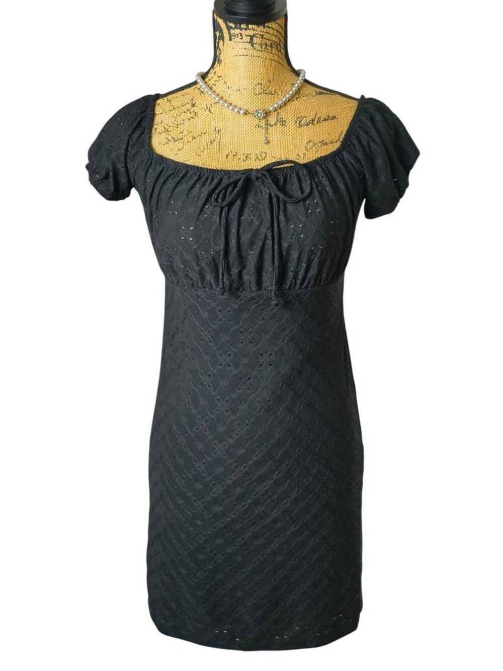 Heart & Hips Womens M Mini Dress Black Eyelet Puff Sleeves Tie Detail Cruise Vac